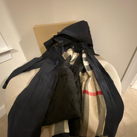 Burberry, London navy blue trenchcoat - Picture 1 of 5